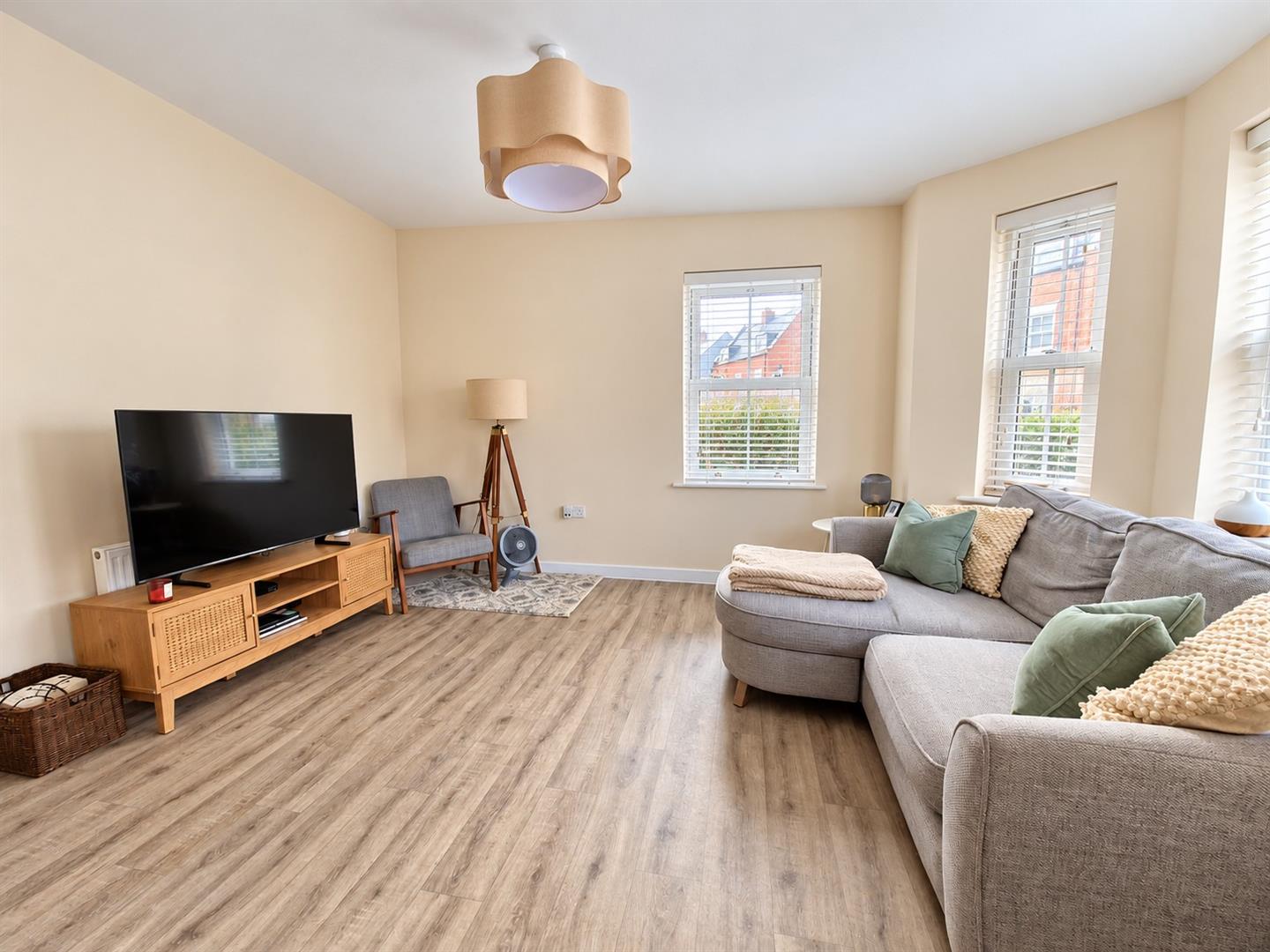 2 bed property in Anglia Way, Bedford